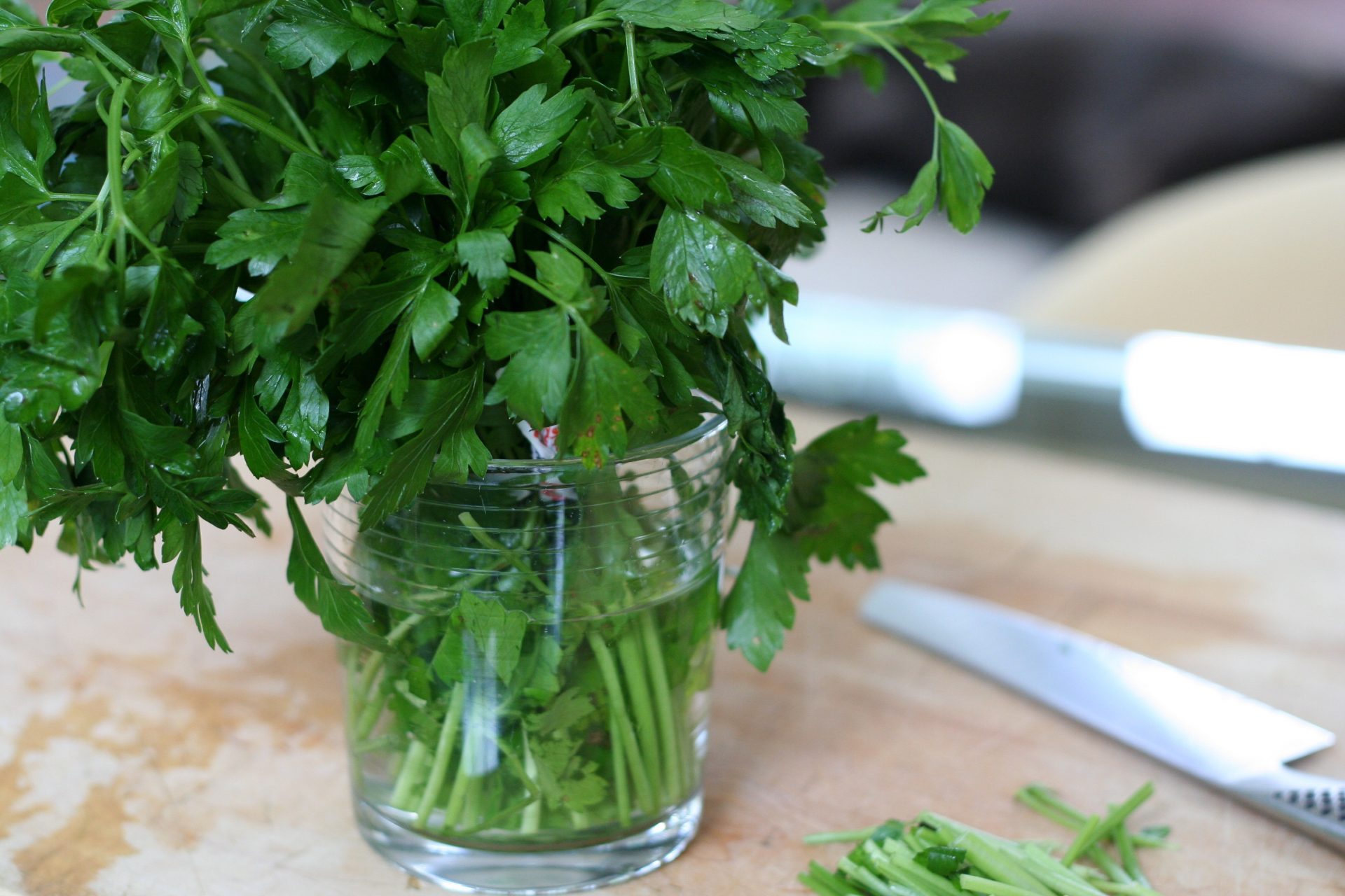 My way of dealing with troublesome acne – Parsley water