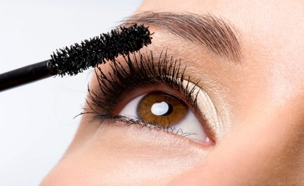 How to Apply Mascara for Insanely-Long Lashes?