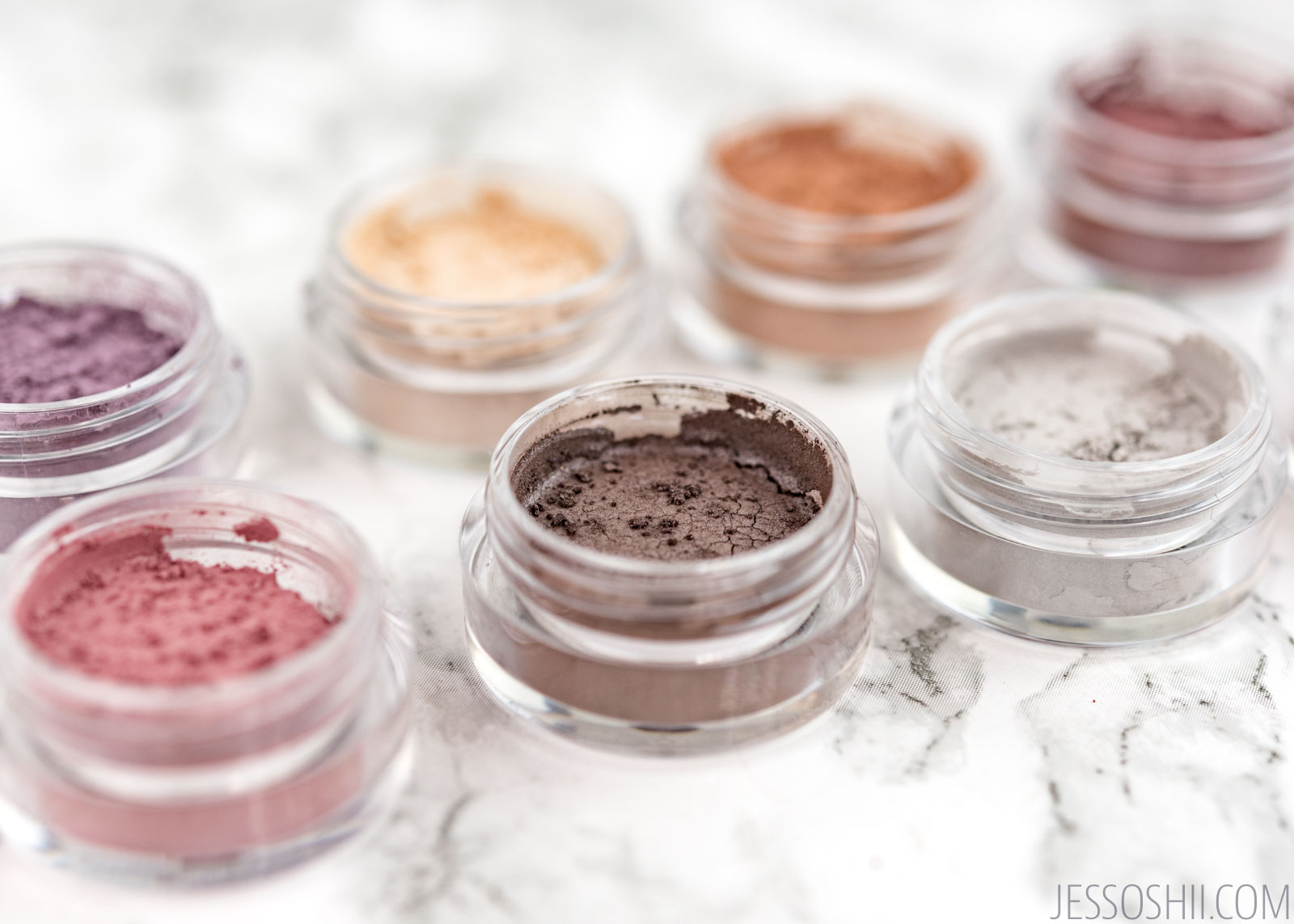 How to do sensitive eye make-up?